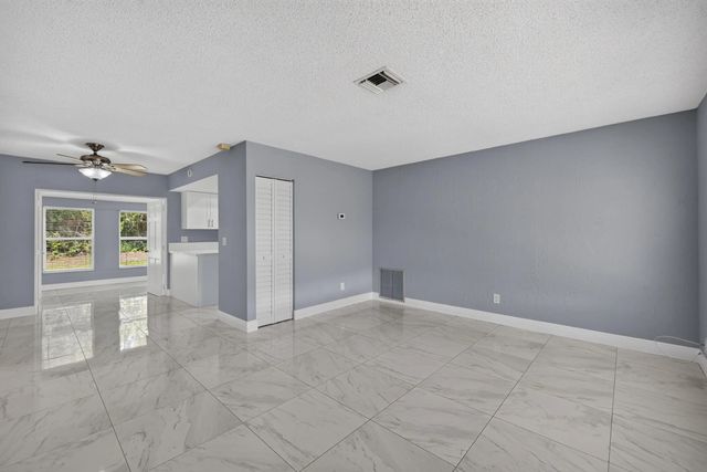 5 of 21 - 732 Sw Ravenswood Lane, Port St. Lucie, FL