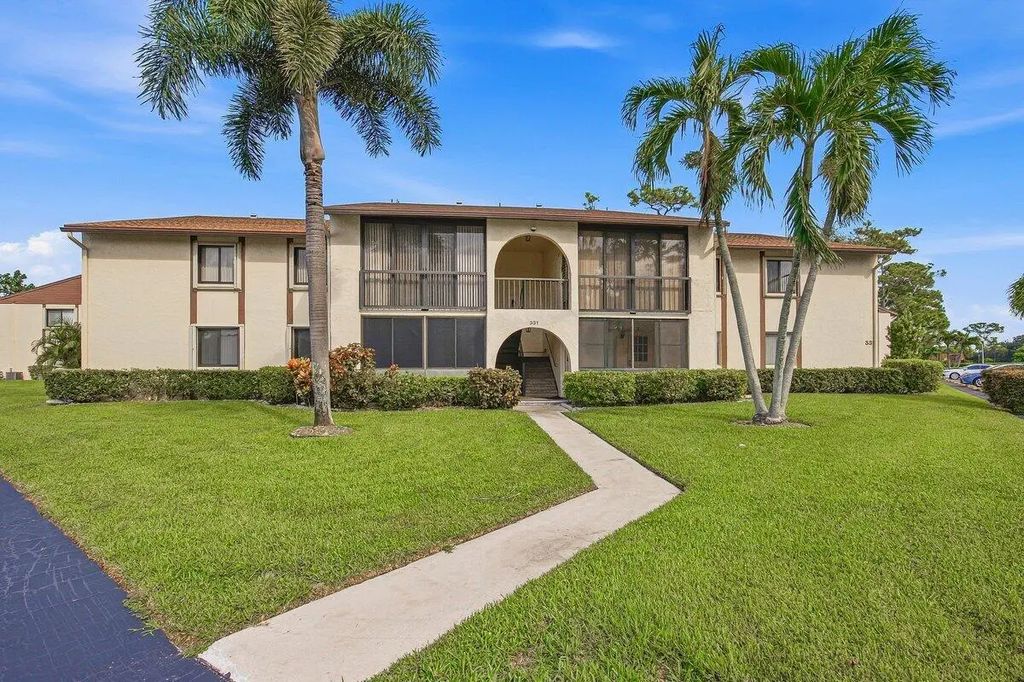 331 Knotty Pine Circle #d-2, Greenacres