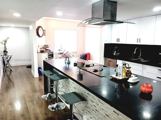 3 of 41 - 1100 Sw 130th Avenue #112h, Pembroke Pines, FL