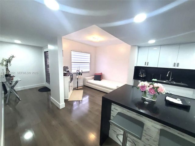 4 of 41 - 1100 Sw 130th Avenue #112h, Pembroke Pines, FL