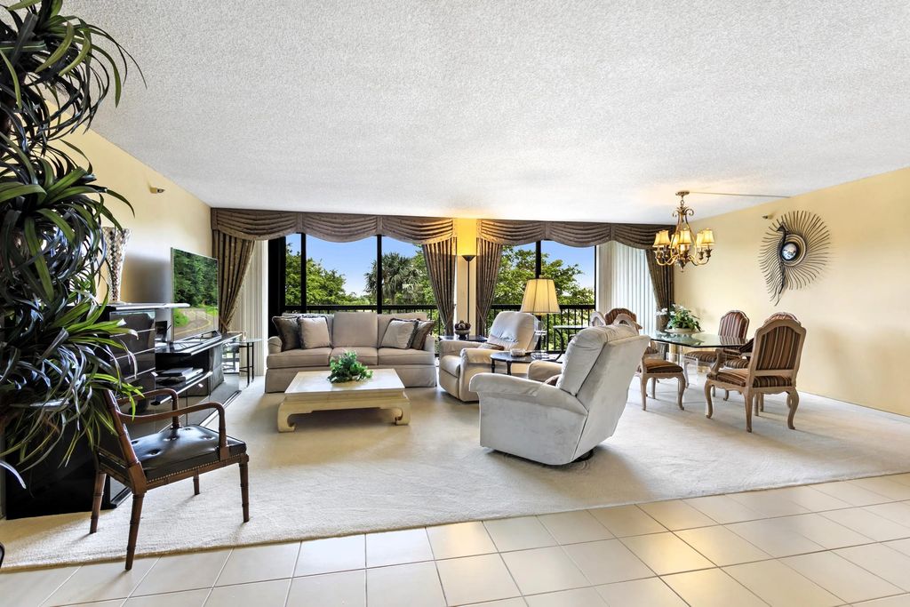 2480 Presidential Way #403, West Palm Beach