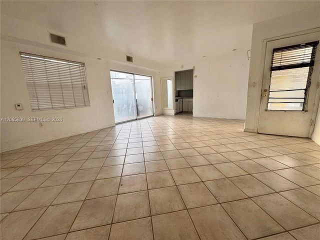 4 of 12 - 75 Washington Avenue #20, Miami Beach, FL
