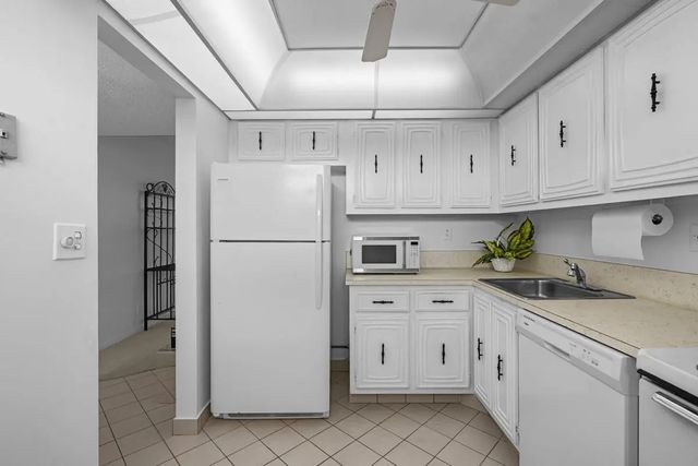 5 of 53 - 7080 Environ Boulevard #423, Lauderhill, FL