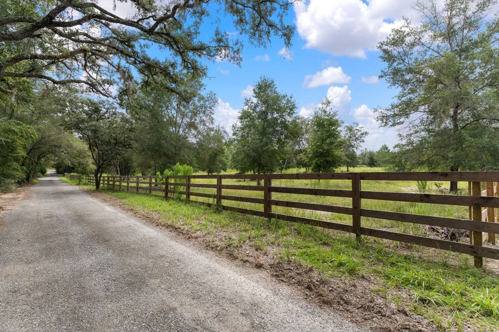 Root Road, Brooksville