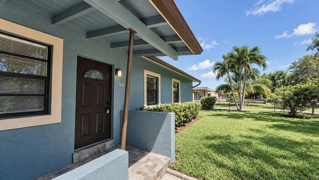 2 of 23 - 1142 Chateau Park Drive, Fort Lauderdale, FL