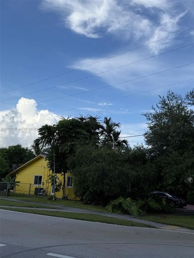 2 of 2 - 400 Oriole Avenue, Miami Springs, FL