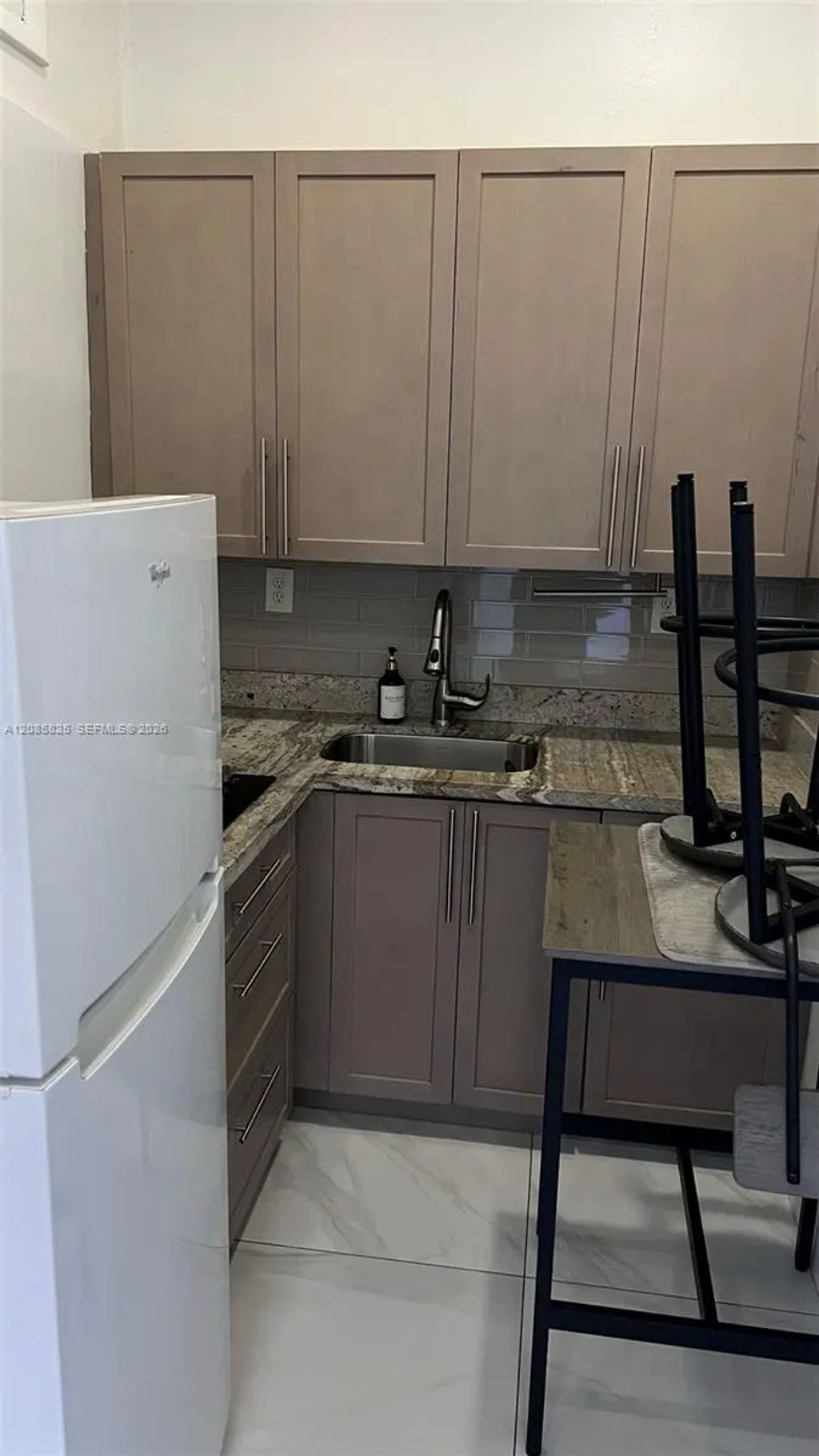 21 Nw 49th Avenue, Miami