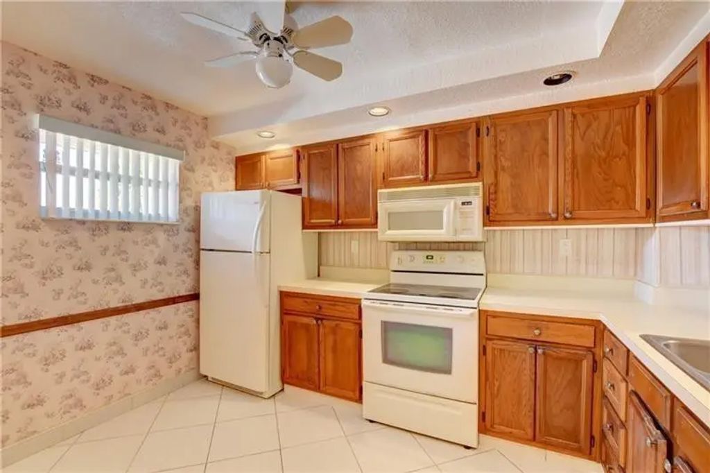8735 Ramblewood Drive #212, Coral Springs