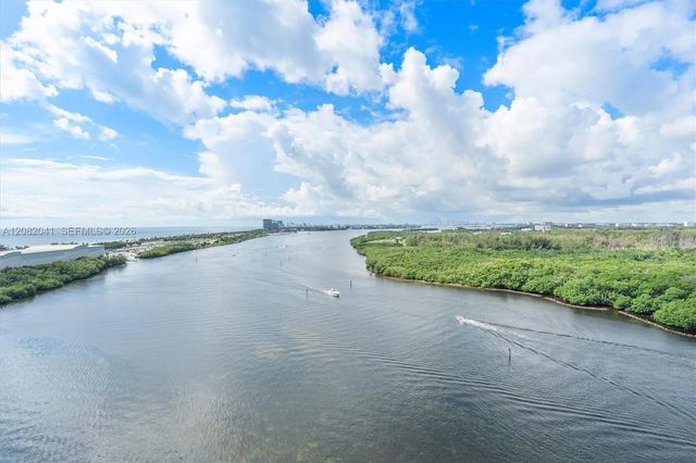 5 of 32 - 500 Bayview Drive #1920, Sunny Isles Beach, FL