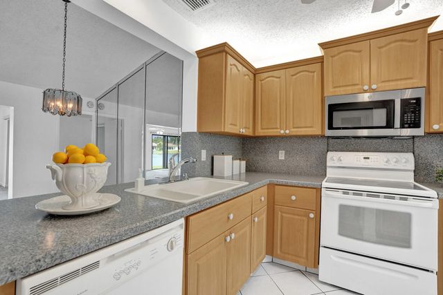 5 of 106 - 2129 Sw 17th Circle, Deerfield Beach, FL
