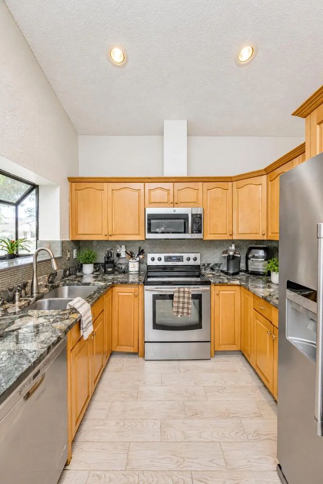4 of 35 - 980 Rainberry Lake Drive, Delray Beach, FL