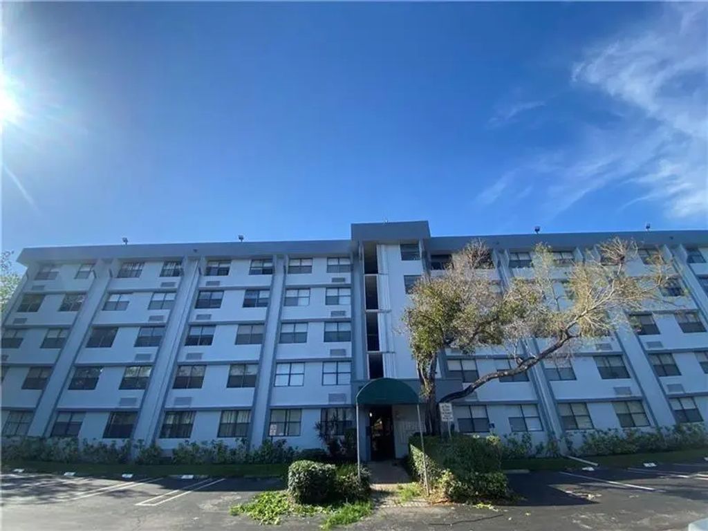 2401 Riverside Drive #517, Coral Springs