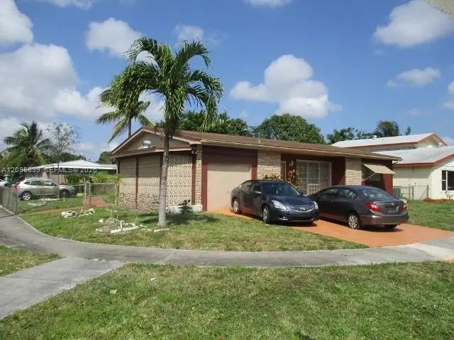 3 of 14 - 205 Ne 175th Street, North Miami Beach, FL