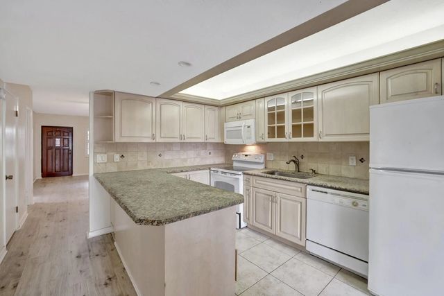 3 of 39 - 917 Ne 16th Avenue #7, Fort Lauderdale, FL
