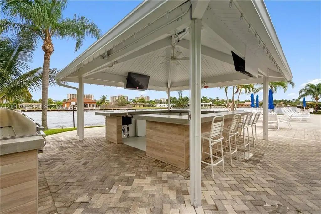 6207 Bay Club  Drive #1, Fort Lauderdale