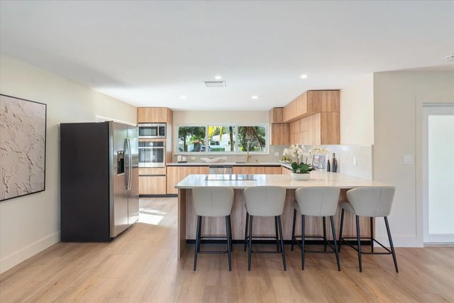 4 of 32 - 1931 Ne 62nd Street, Fort Lauderdale, FL