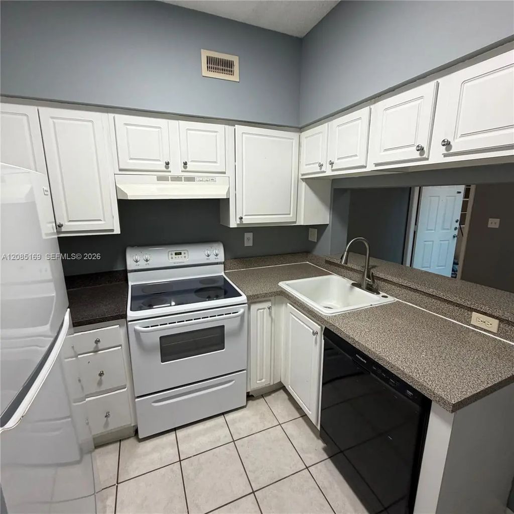 1851 Nw 96th Terrace #6a, Pembroke Pines
