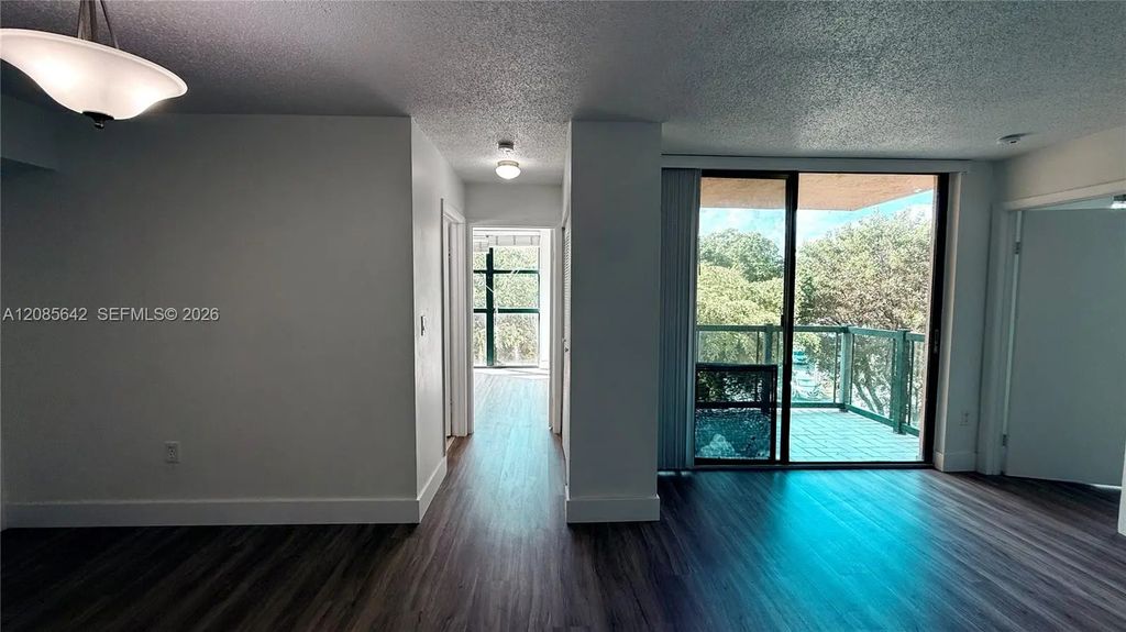 11800 Sw 18th Street #402-4, Miami