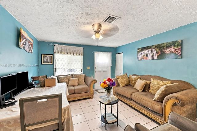4 of 24 - 2622 Nw 24th Court, Fort Lauderdale, FL