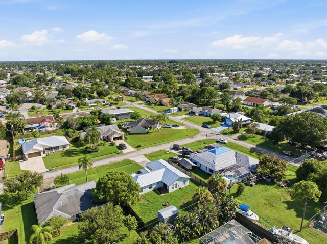 2 of 32 - 385 Sw Nativity Terrace, Port St. Lucie, FL