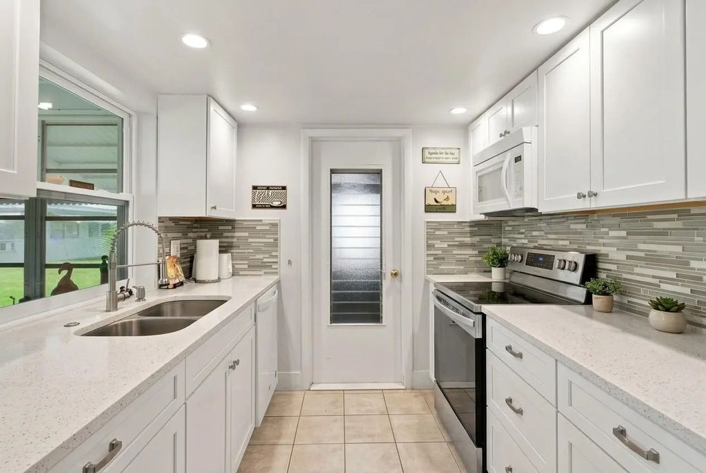 1100 Siesta Avenue, Boynton Beach