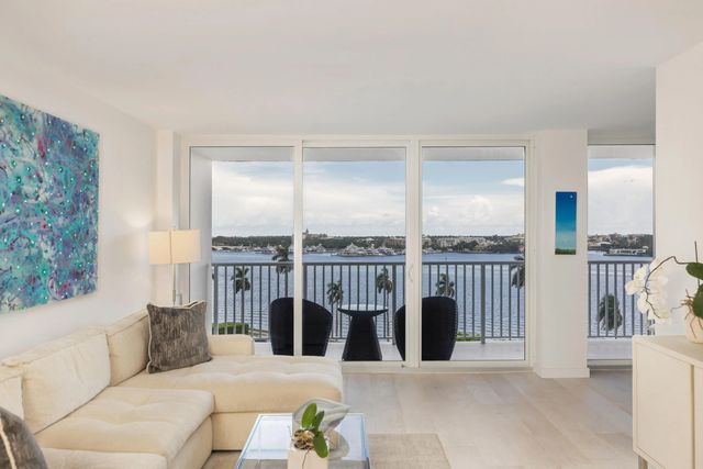 4 of 14 - 1801 S Flagler Drive #906, West Palm Beach, FL