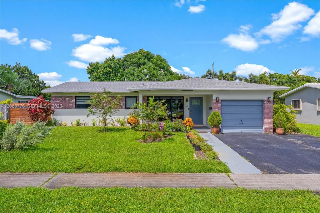 1126 E Hawthorne Circle, Hollywood