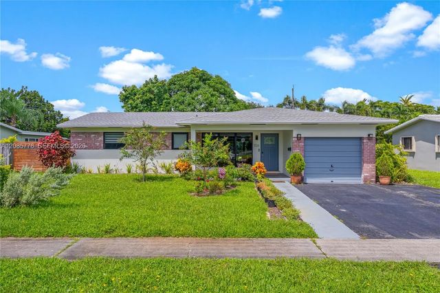 1126 E Hawthorne Circle, Hollywood