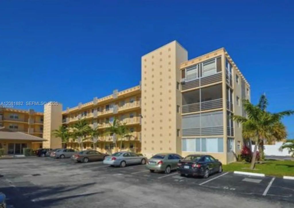 2145 Pierce Street #223, Hollywood