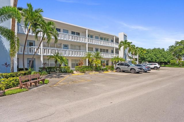 2 of 27 - 309 Wellington M, West Palm Beach, FL