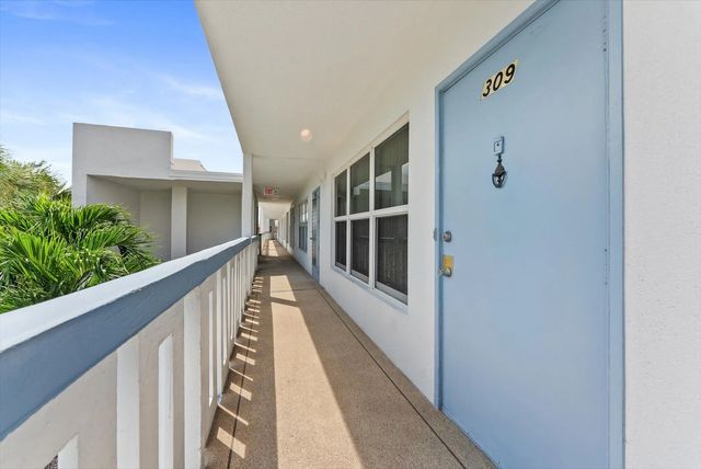 5 of 27 - 309 Wellington M, West Palm Beach, FL