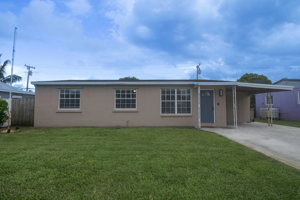 2032 Worthington Road, West Palm Beach