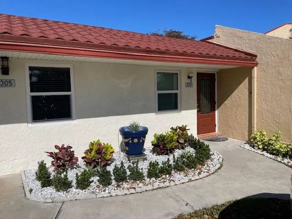 307 Lake Evelyn Drive, West Palm Beach
