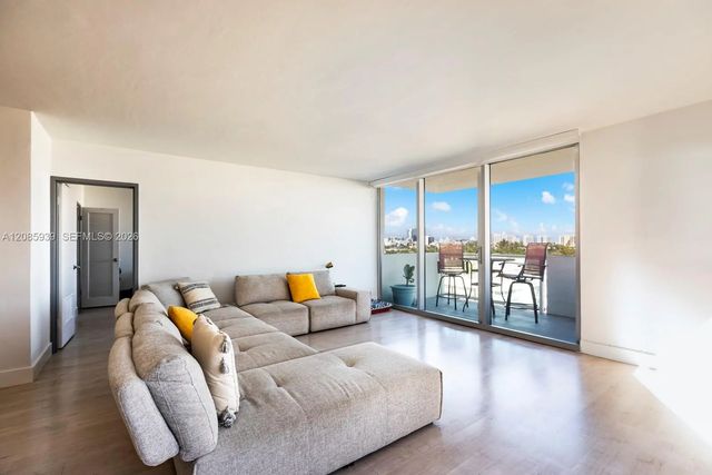 4 of 24 - 1200 West Avenue #907, Miami Beach, FL