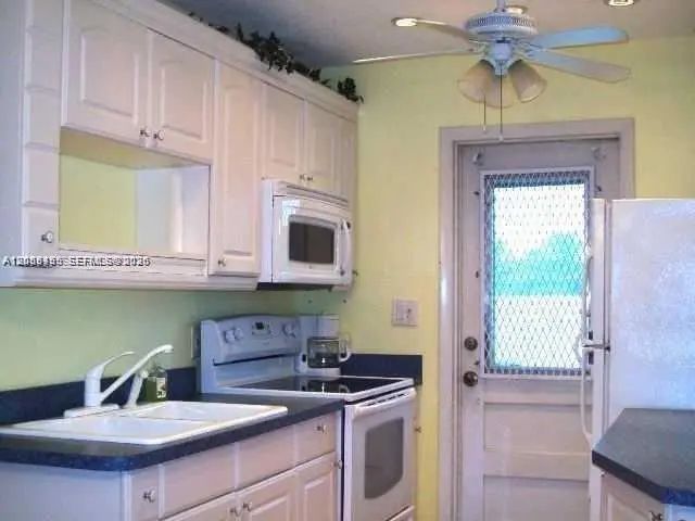 2 of 7 - 1007 N 19th Avenue #19, Hollywood, FL