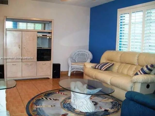 4 of 7 - 1007 N 19th Avenue #19, Hollywood, FL