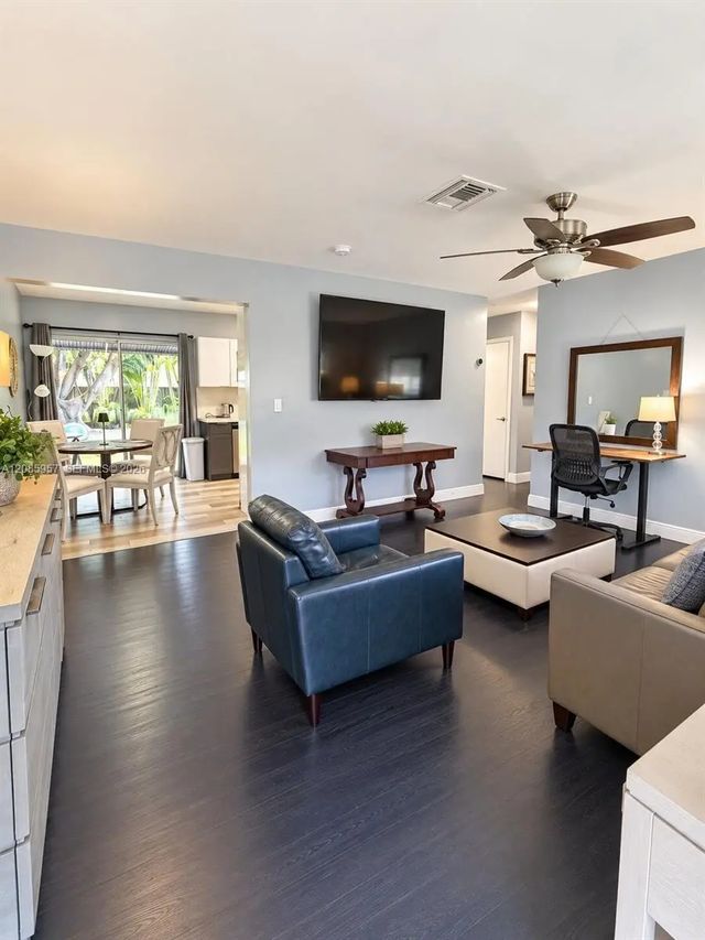3 of 10 - 1107 Ne 16th Court, Fort Lauderdale, FL