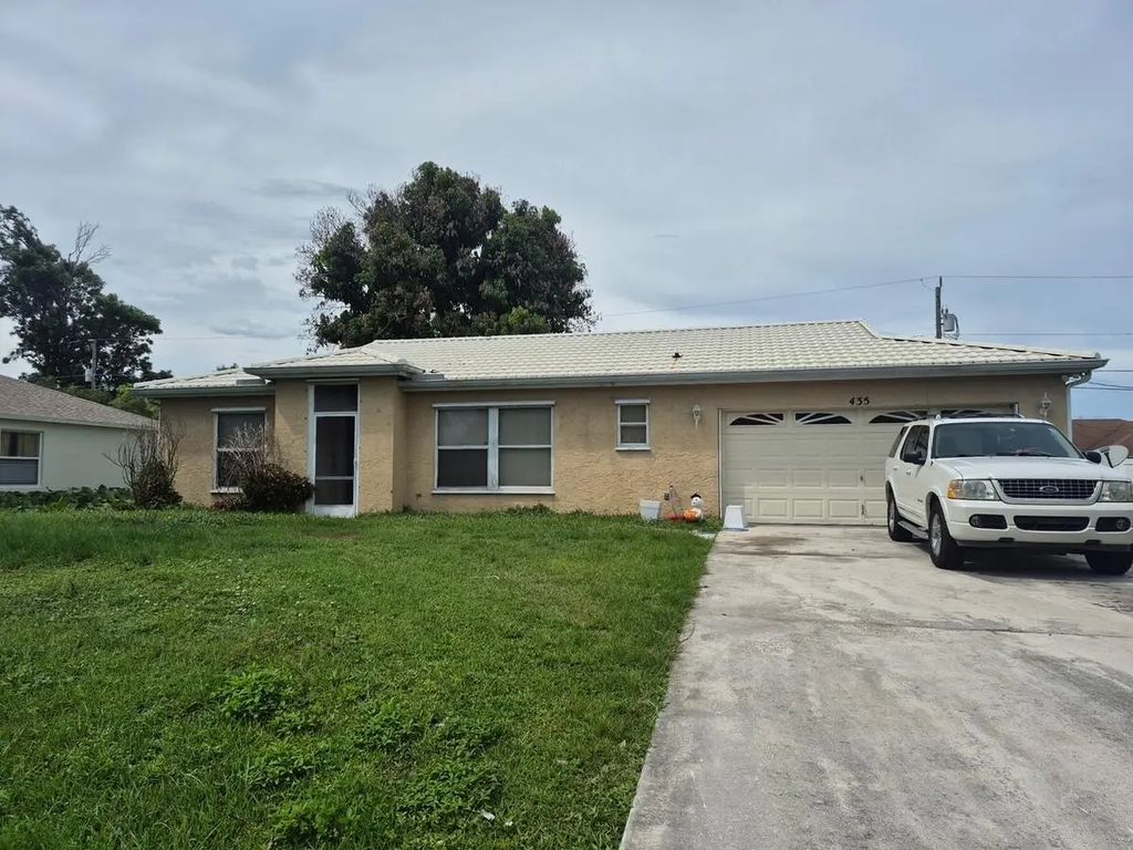 435 Sw Kabot Avenue, Port St. Lucie