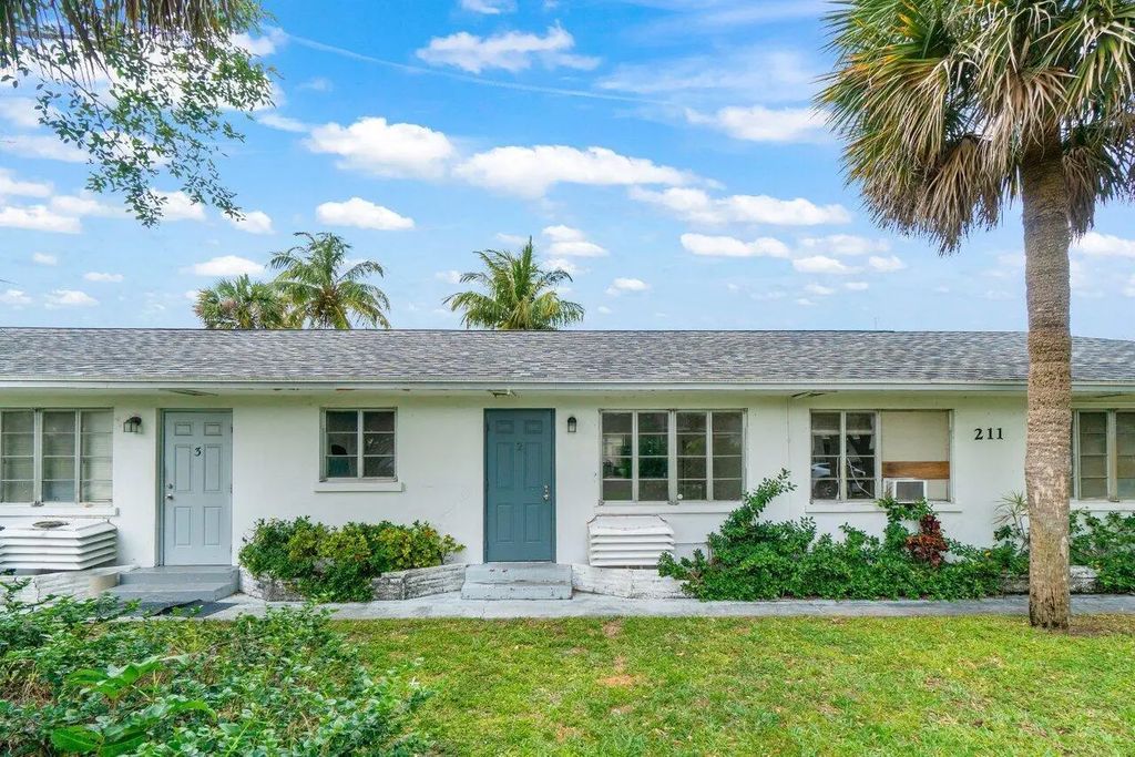 211 Sunrise Avenue #4, Lantana