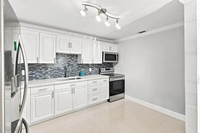 4 of 30 - 809 N 22nd Street, Fort Pierce, FL