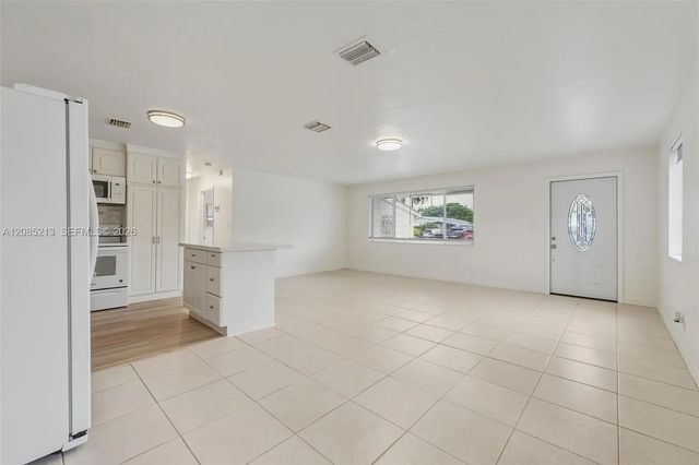 3 of 25 - 5820 Ne 2nd Avenue, Oakland Park, FL