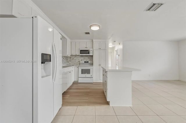 4 of 25 - 5820 Ne 2nd Avenue, Oakland Park, FL