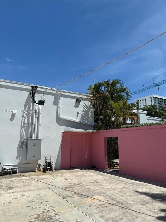 3 of 6 - 105, Ne 111, 119 21 Street, Miami, FL