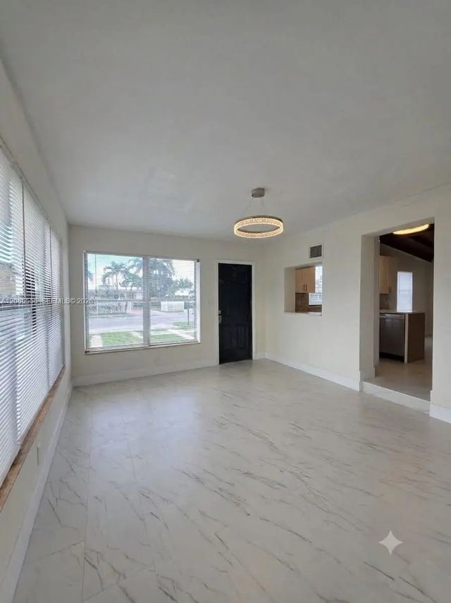 2 of 10 - 1589 Nw 4th Avenue, Pompano Beach, FL
