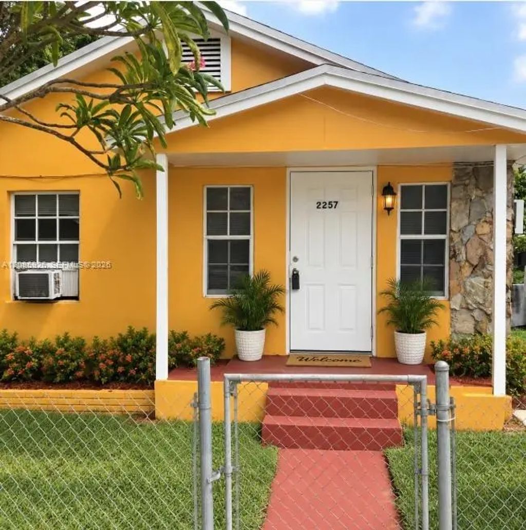 2257 Nw 82nd Street #2257, Miami