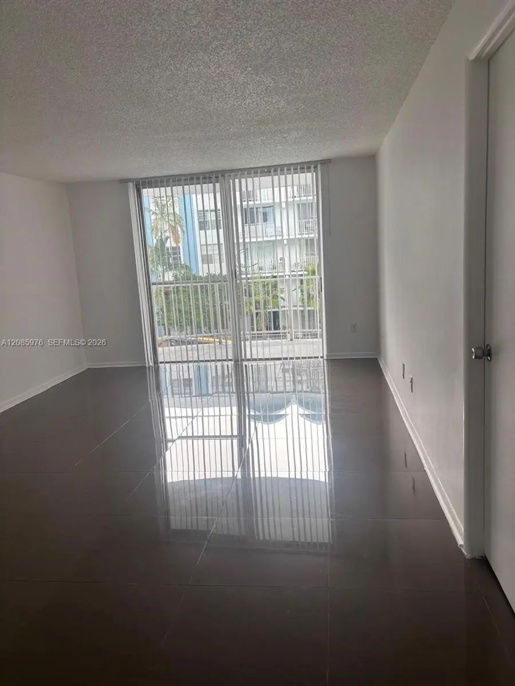 486 Nw 165th St Road #b-308, Miami