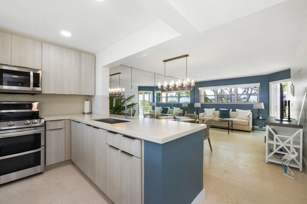 3654 Via Poinciana #603, Lake Worth