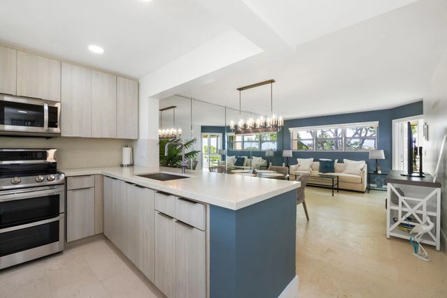 3654 Via Poinciana #603, Lake Worth