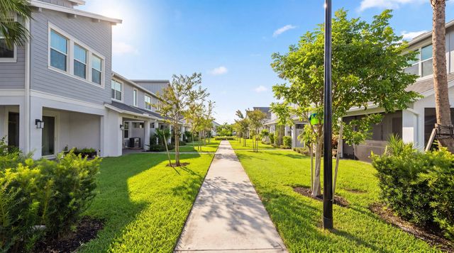 3 of 40 - 5001 N Longwood Lake Square, Westlake, FL