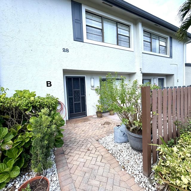 28 Southport Lane #b, Boynton Beach